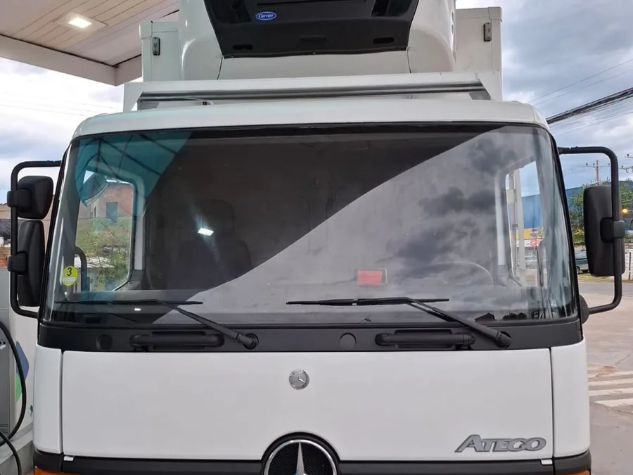 Mercedes-Benz Atego con furgón refrigerado Carrier