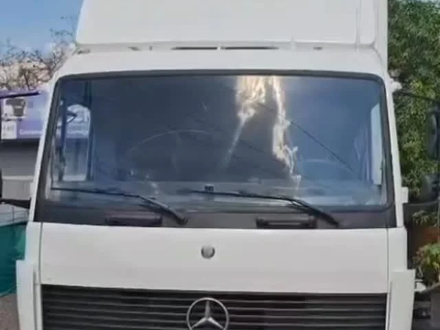 Mercedes-Benz furgón de carga seca